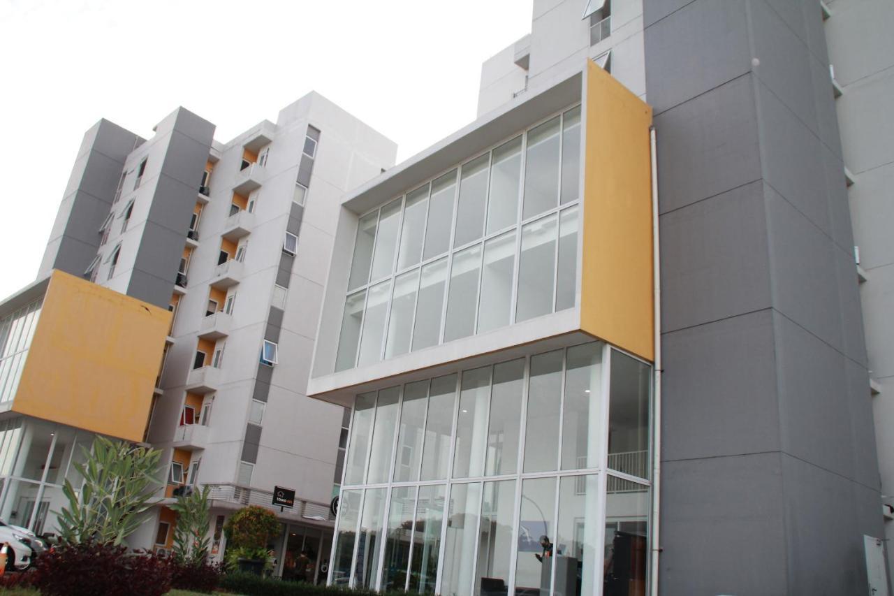 Nature Inn Aeropolis Ar3 Tangerang Buitenkant foto